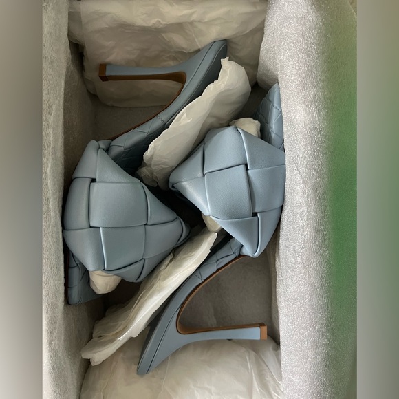 BOTTEGA VENETA Lido Sandals in color Ice (blue) - Picture 11 of 12